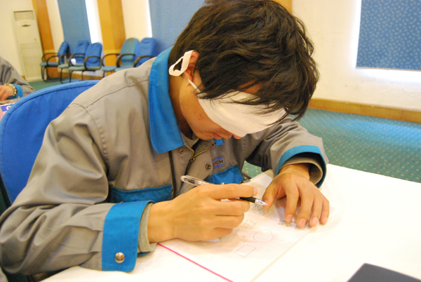 室內(nèi)拓展訓(xùn)練項(xiàng)目【蒙眼作畫】