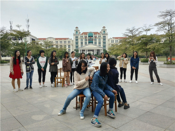 拓展訓練團隊游戲【搶凳子】