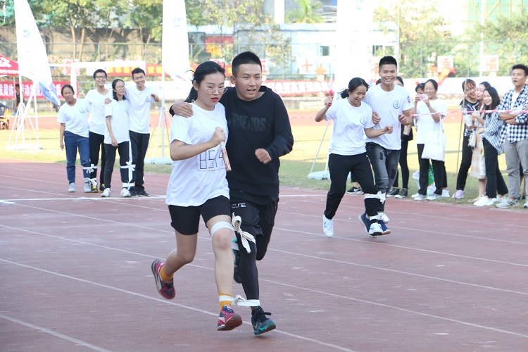 拓展訓練團隊游戲【兩人三足】 拓展訓練團隊游戲【兩人三足】