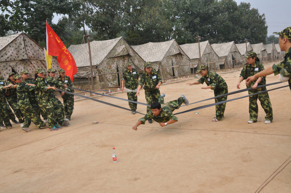 拓展訓(xùn)練團(tuán)隊(duì)游戲【雷區(qū)取水】