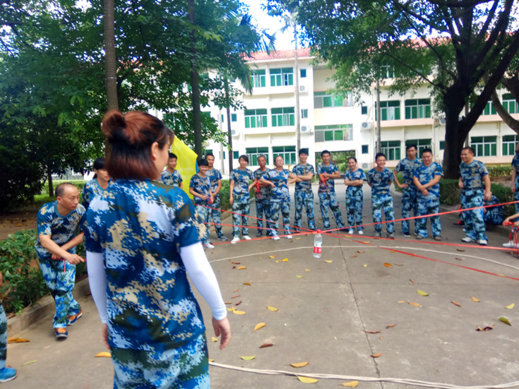 拓展訓(xùn)練團(tuán)隊(duì)游戲【雷區(qū)取水】